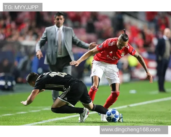 阿贾克斯与曼联精彩对决视频回顾全场比赛亮点与精彩瞬间分析